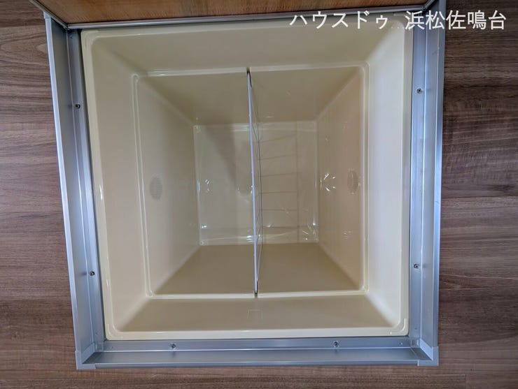 【キッチン/床下収納】収納ケース新調されております。有ると使い勝手の良い床下収納庫。現地でぜひチェックしてみて下さい!