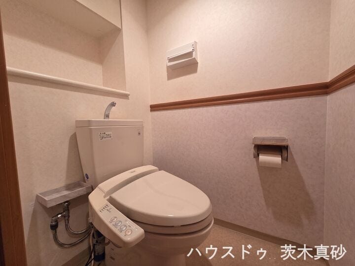 奥行のある広いトイレ