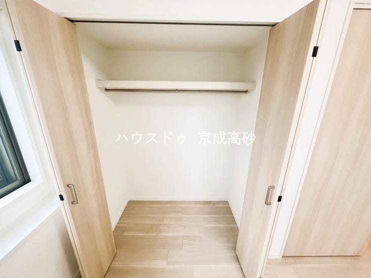 大型のクローゼットです!
これだけの収納力があれば部屋もスッキリ保てますよ!