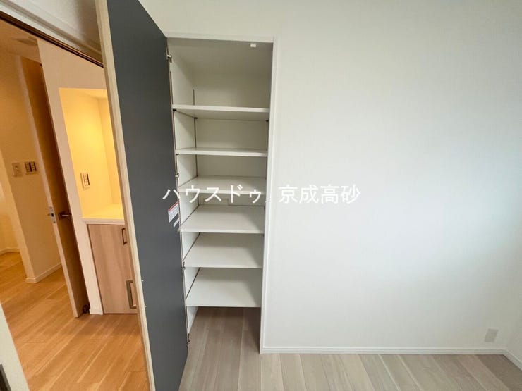 適材適所の収納付きです。