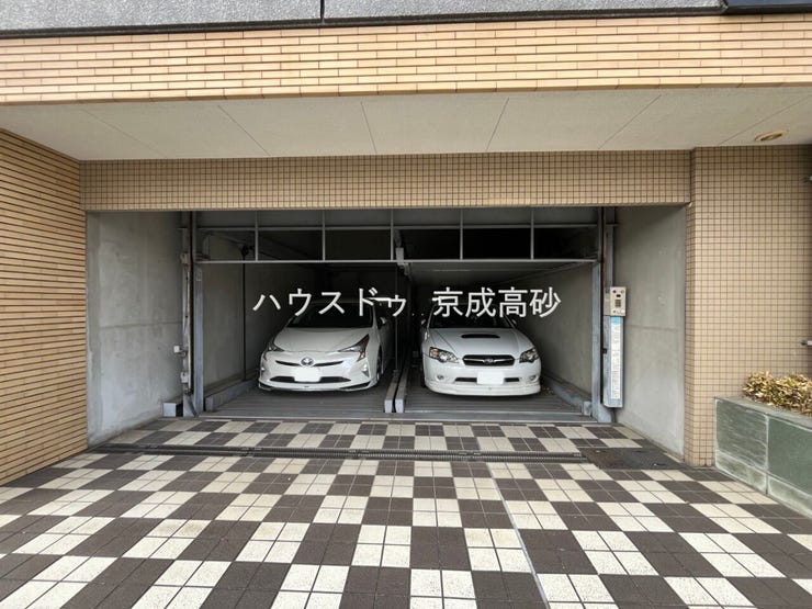 敷地内にある駐車スペースです。空き状況は、お気軽にお問合せください。