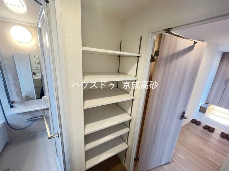 適材適所の収納付きです。