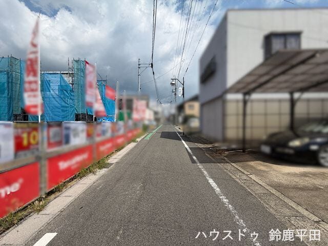 【東側幅員約4.0m前面道路】車1台が通れる道幅です。大型車の通行が少なく、歩行者も安心して通れます。
(2026年9月24日 撮影)