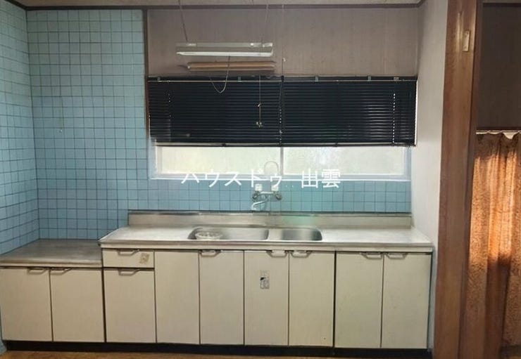 キッチンは収納があり小物から鍋類まで大小問わず、適材適所の収納を実現。出し入れもとてもスムーズです。