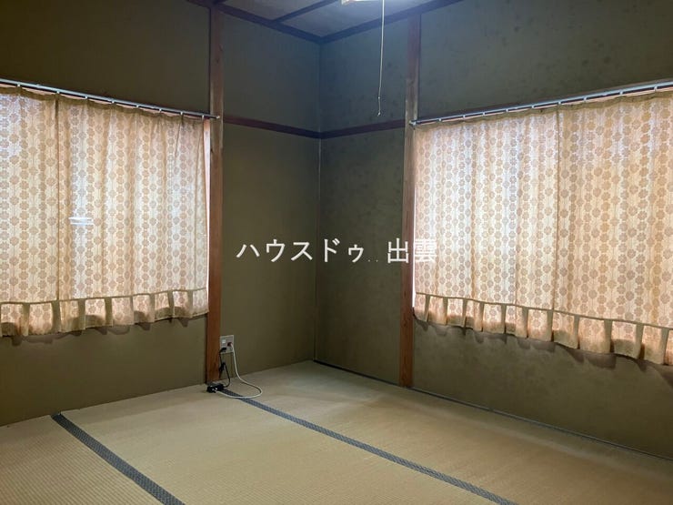 畳のやさしい香りと落ち着いた雰囲気が魅力の和室。広さにゆとりがあり客間としてはもちろん、くつろぎスペースやお昼寝にも使いやすい一室です。