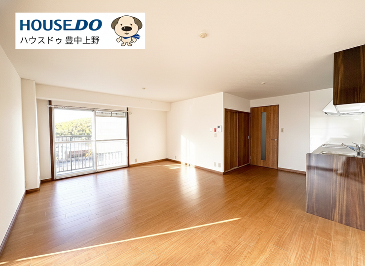 【外観】
【LDK】
広々開放的なLDK!真ん中リビングの様な作りとなっていますが角部屋のため、明るい日差しが差し込みます!