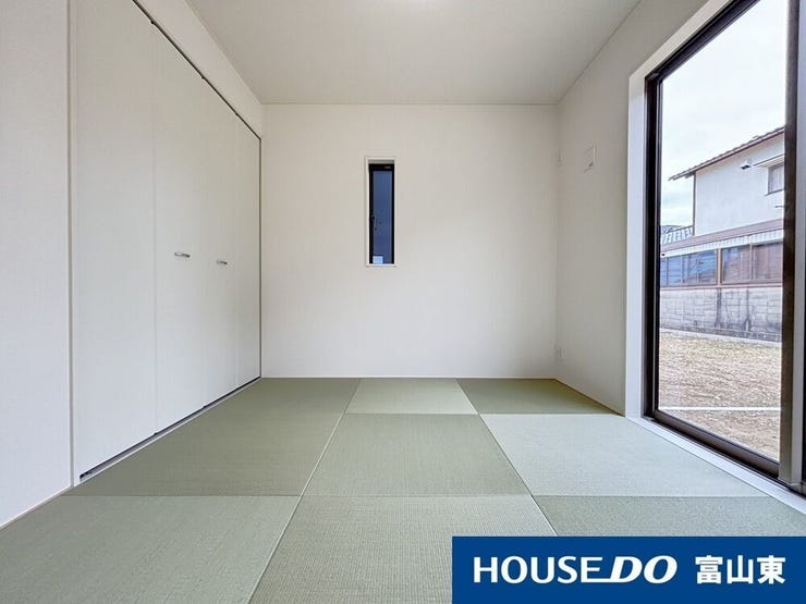 同じ施工会社が施工した別物件の和室写真です。実際の物件とは間取りや内装、設備、色柄などが異なる場合があります。