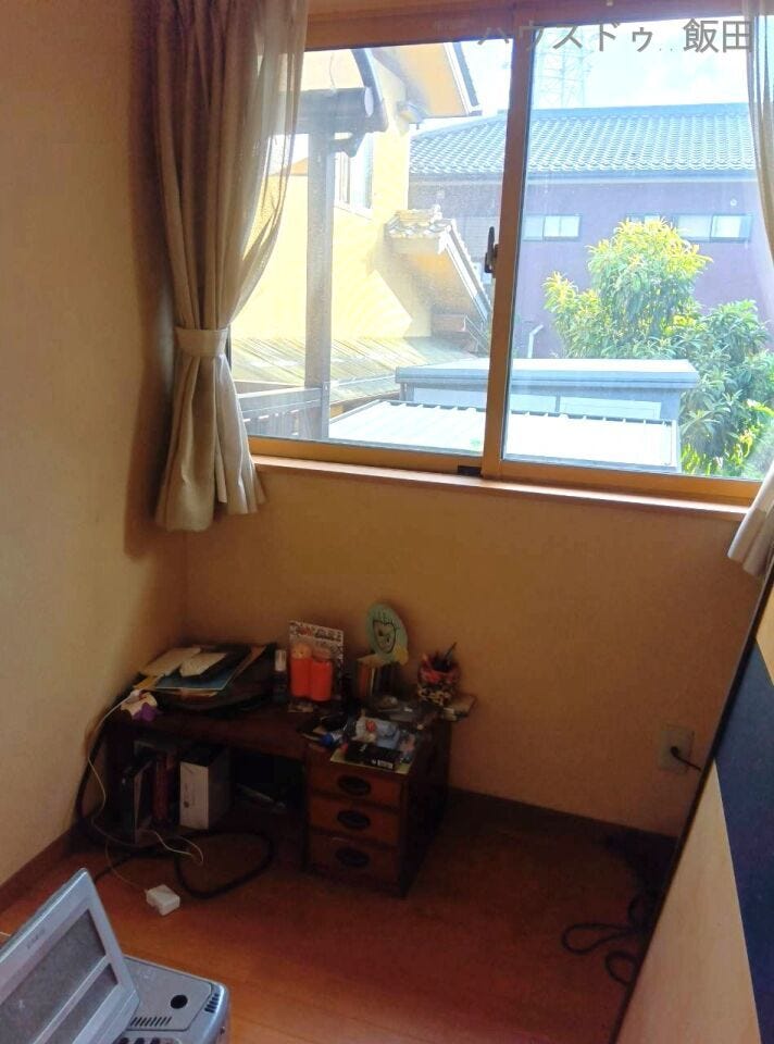 1.5帖ほどの趣味の部屋です。納戸としても使えます。