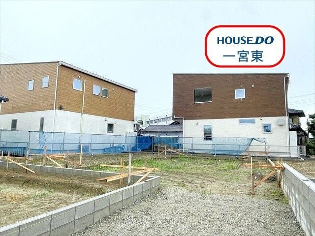 【外観】
4LDK、駐車場あり
交通:名鉄犬山線「柏森」駅 徒歩36分
名鉄バス「江南厚生病院」停 徒歩12分
学校:古知野北小学校 徒歩6分
北部中学校 徒歩5分