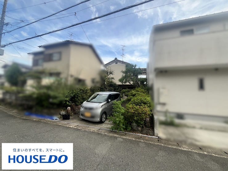 【外観】
※間取り図は外構工事により駐車スペース増設したイメージ図です。現状は植栽等があるため駐車可能スペースは1台となっております。