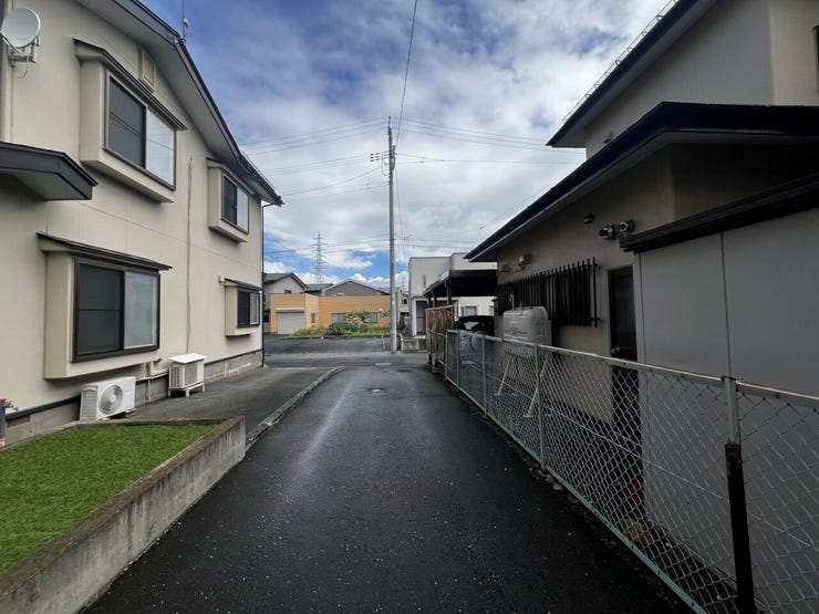 【前面道路含む現地写真】
現地(2026年8月)撮影
◎現地案内予約受付中!◎
詳細は、ハウスドゥ 八戸市庁前までお気軽にお問い合わせくださいませ♪