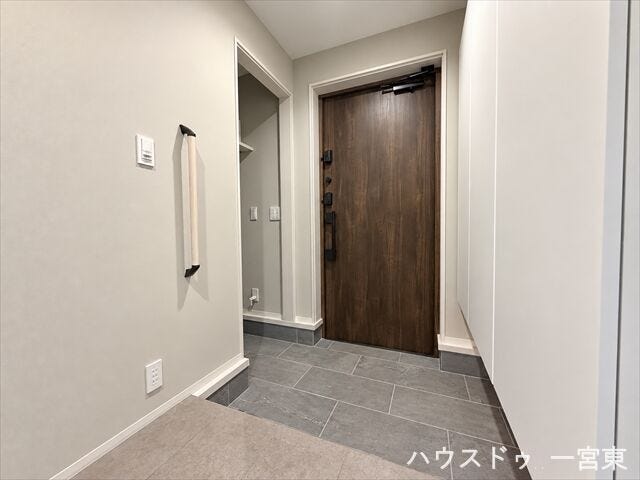 ※居住中につき室内を CG にて物消しをしたものです。
靴の脱ぎ履きがしやすい、ゆとりある玄関ホールです。