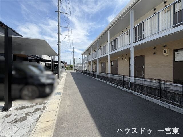 ≪東側北向き 幅約4.0m≫
。普通車が1台通れる幅となります。大型車の通行が少ないので、振動や騒音が抑えられます。