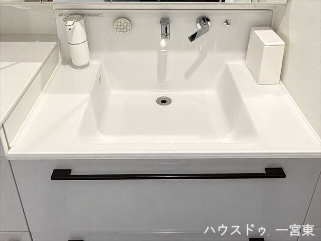≪洗面ボウル≫
清潔感のある洗面ボウル。お手入れもしやすく、きれいな状態を保てます。