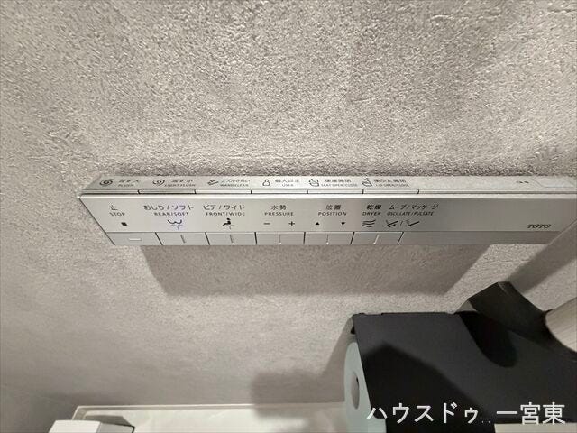 ≪温水洗浄便座≫
トイレットペーパー代の節約に加え、感染病の予防にも◎肌への負担も軽減できます。