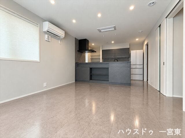 ※居住中につき室内を CG にて物消しをしたものです。
家族でくつろぐスペースは気持ちの良い空間で過ごしたいですよね。南向きの窓から陽射しが入り、採光・通風共に良好です。