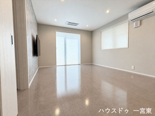 ※居住中につき室内を CG にて物消しをしたものです。
南向きのリビングは冬でも日差しがリビングの奥まで差し込むのでポカポカと暖かく過ごせます。