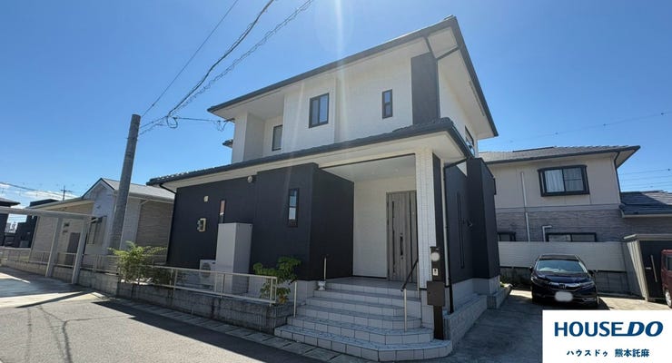 【外観】
九建ホーム施工のお家!築4年です。