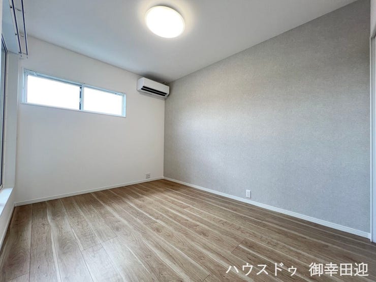 ■2階6帖洋室■ウォークインクローゼット付き。心からリラックスできる静けさ、上質な眠りで、毎日をリセットします。明日への活力を養う空間です。