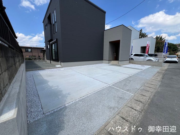■車と趣味の幅が広がる場所■単なる駐車スペースではない、洗車やタイヤ交換、DIYにも使える多目的な屋外スペースです。