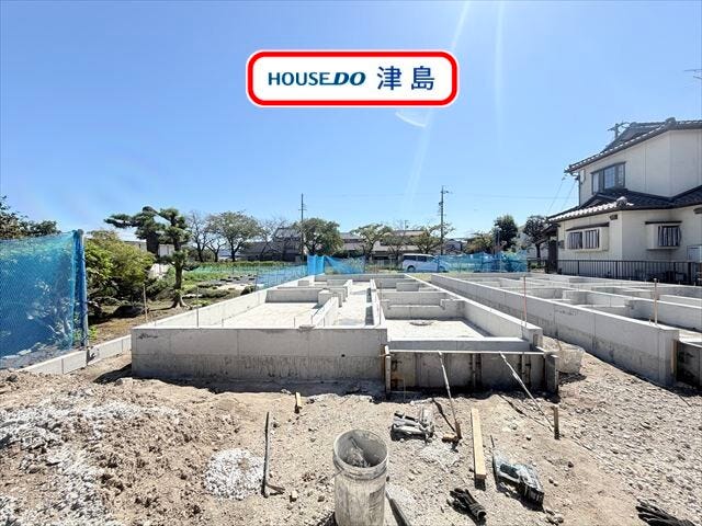 【外観】
神守小学校・神守中学校エリア。南庭と駐車4台を確保した、約65坪の広々とした敷地。2階洋室4部屋で3人のお子さまでもお一人ずつ個室を持つことが可能な5LDK。