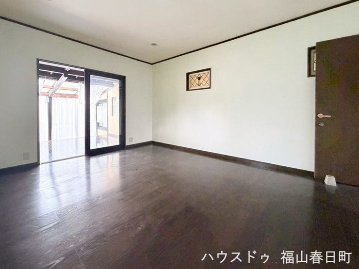 テラスの隣にある洋室も、10帖と広くテラスからの光が入ってきます