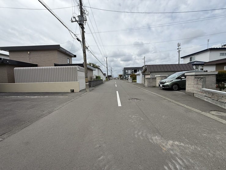 道幅が広く、車の出し入れもしやすい住環境です!