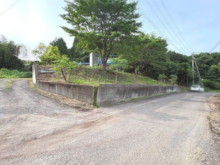 春には全国的に人気の高い「一目千本桜」まで車で約10~15分と、季節の景観を気軽に楽しめる立地です。