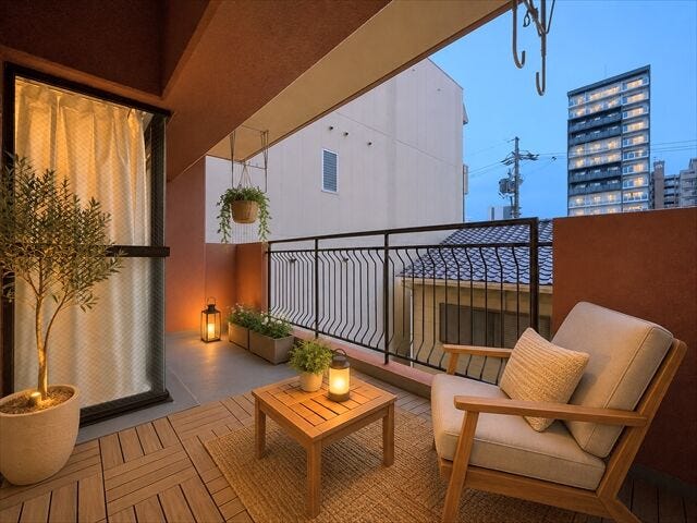 広さのあるバルコニーで洗濯物もたっぷり干せます。
日々の家事が快適に。
※実際の写真に家具や調度品をCG合成したものです。
家具等は販売に含まれておりません。