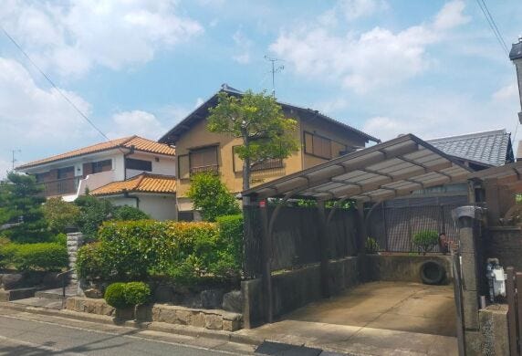 【外観】
土地約100坪
