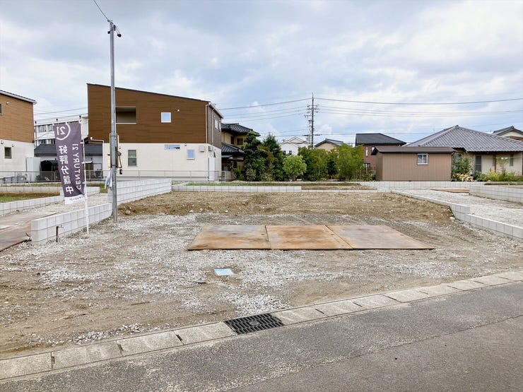 【リーブルガーデン】
構造の安定・劣化の軽減・維持管理更新への配慮・空気環境の4分野で住宅性能表示制度の最高等級を取得!
並列3台分の駐車場も完備!
好価格だけでなく品質にも拘っています!