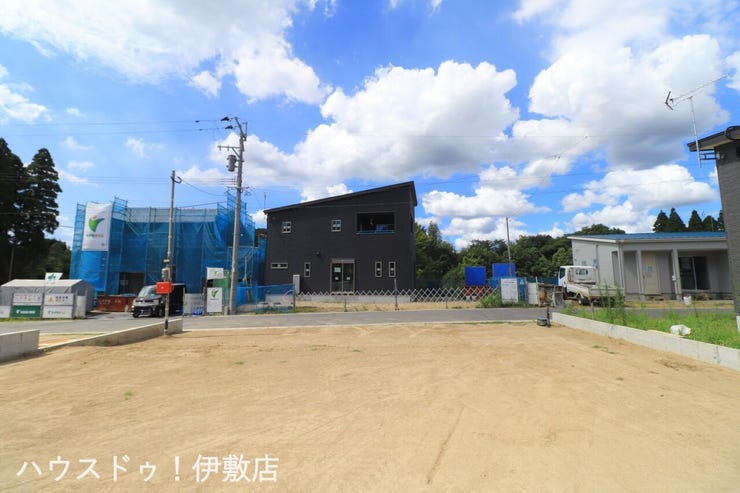 石谷町 新築戸建 【外観写真】
分譲地内の一画で新しい家が建ち並び、気持ちの良い街並み
