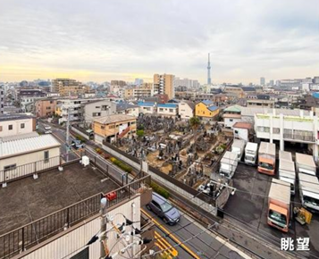 東・南・西の3方角に向いたお部屋です!眺望・通風良好で、1日を通して明るくお過ごしいただけます。