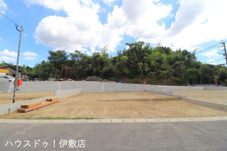 石谷町 新築戸建 【外観写真】
・駐車場普通車3台、軽2台の合計5台可能！
・耐震と制震を兼ね備えた地震に強い家
