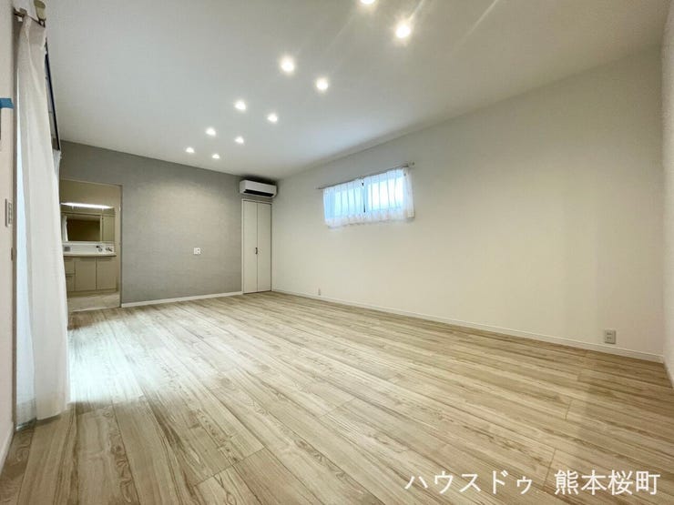 ■安らぎと笑顔の中心地■陽光が優しく降り注ぎ、会話が自然と弾む。ここでは、毎日が特別な時間へと変わります。