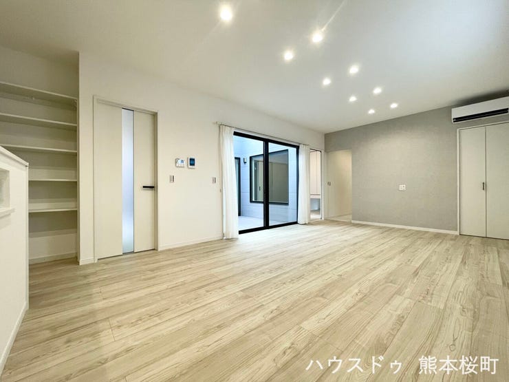 ■18帖LDK■陽光が優しく降り注ぎ、会話が自然と弾む。ここでは、毎日が特別な時間へと変わります。