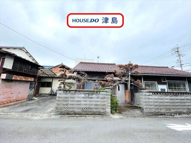 【外観】
佐屋小学校・佐屋中学校エリア。北西角地の整形地。約125.97坪の広々とした敷地。現在上物があり解体後、更地でのお引渡し。生活利便施設が1km以内にあり、至便な立地。