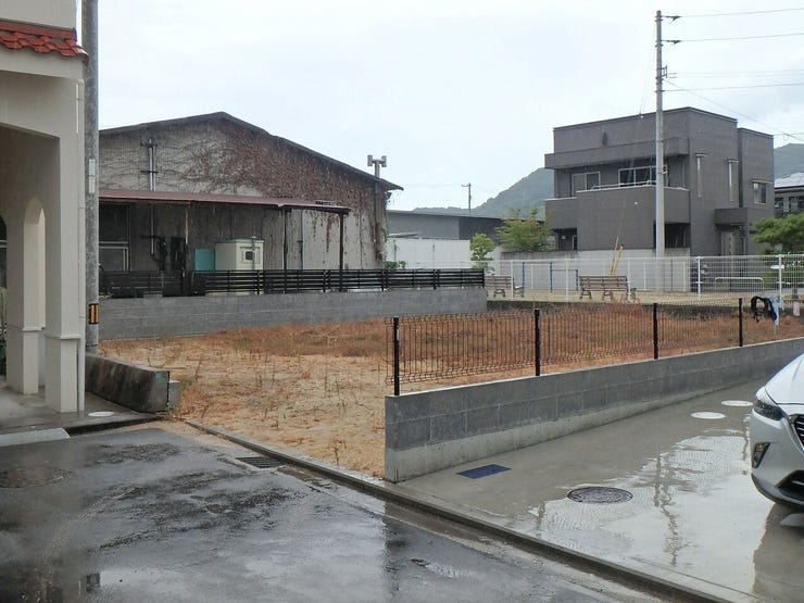 建設地を南東側より撮影 2026.09.03 雨天時