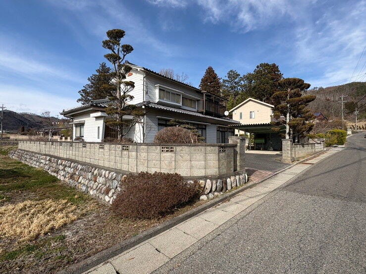 ※現在、車庫・倉庫は解体済み
※現在、南側ブロック塀・植栽撤去済み
(順次写真を更新いたします)