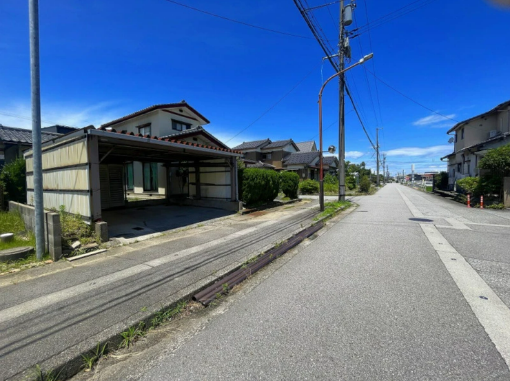 南側から見た東側側面道路