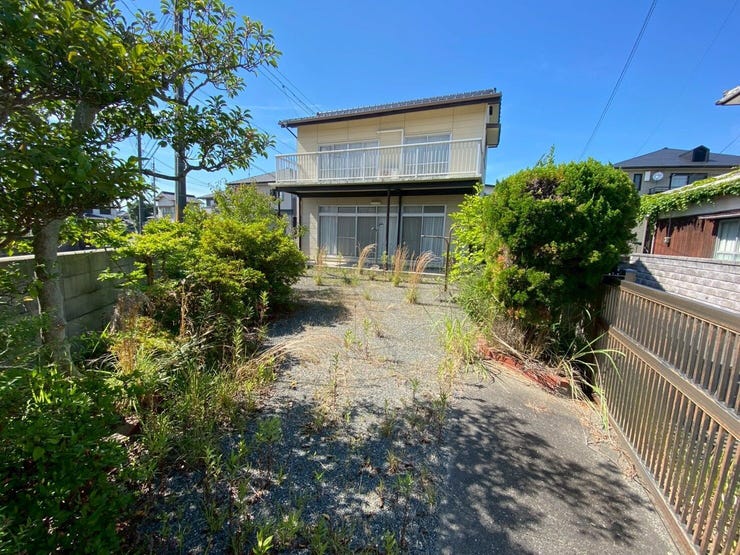 【外観】
約70坪の土地です♪現状建物がありますが、解体更地渡しいたします♪