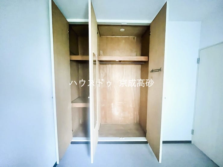 適材適所の収納付きです。