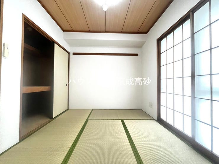 和室は普段使いだけではなく、客間としても使うことができます。フローリングでは味わえない畳ならではの落ち着く空間をぜひお楽しみください。