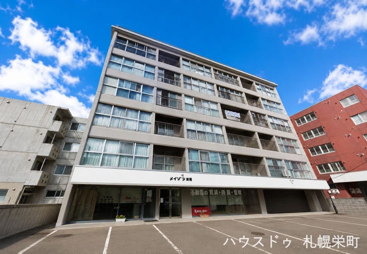 【外観】
地下鉄南北線「中の島」駅徒歩2分の好立地に、新規リノベーション予定の3LDKが登場!南西向きで陽当たりも良好です。食洗器付き対面キッチンなど、快適な暮らしを叶える住まいをぜひご覧ください!