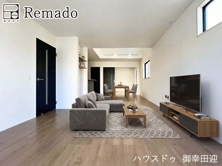 【リビング】
■家族の笑顔が集う中心地■お気に入りの家具を迎え、窓からは心地の良い光が差し込みます。※CGで家具を配置しています。