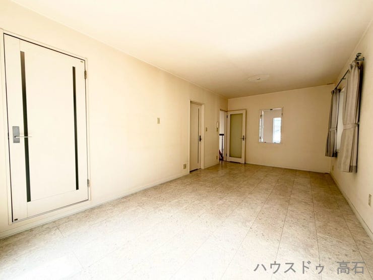 広さにゆとりがあるため、将来的にパーティションなどで仕切って2部屋として使ったり、ワークスペースと寝室を兼ねた空間にするなど、用途に合わせて自由にレイアウト可能です。