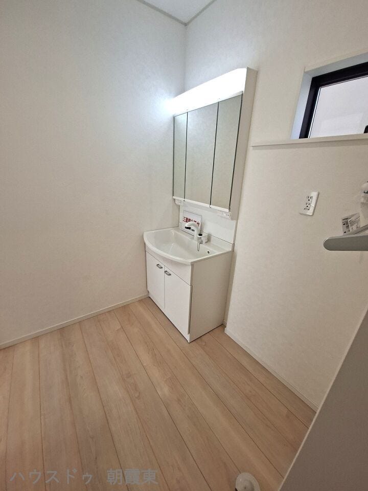脱衣所も広くて色々置けます★