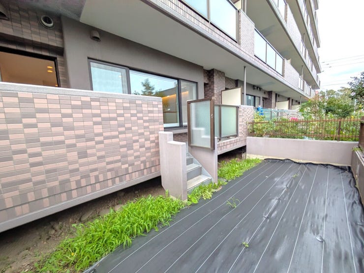 ■専用庭■
14.6㎡のゆとりある専用庭を完備!戸建て感覚でお子様がのびのび遊べるスペースとしてはもちろん、ガーデニングやちょっとした息抜きなど、家族で多目的に楽しめます。