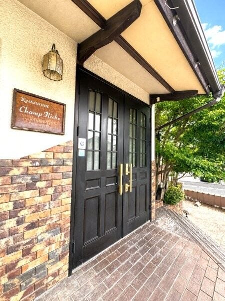 1階店舗の入り口です。