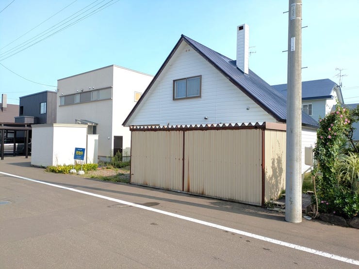 ■前面道路■
前面道路は幅員約8.0mとゆとりがあり、お車の出し入れもスムーズ。間口も約13.20mと広く、日当たり・開放感に優れた理想のプランを実現しやすい敷地です。
